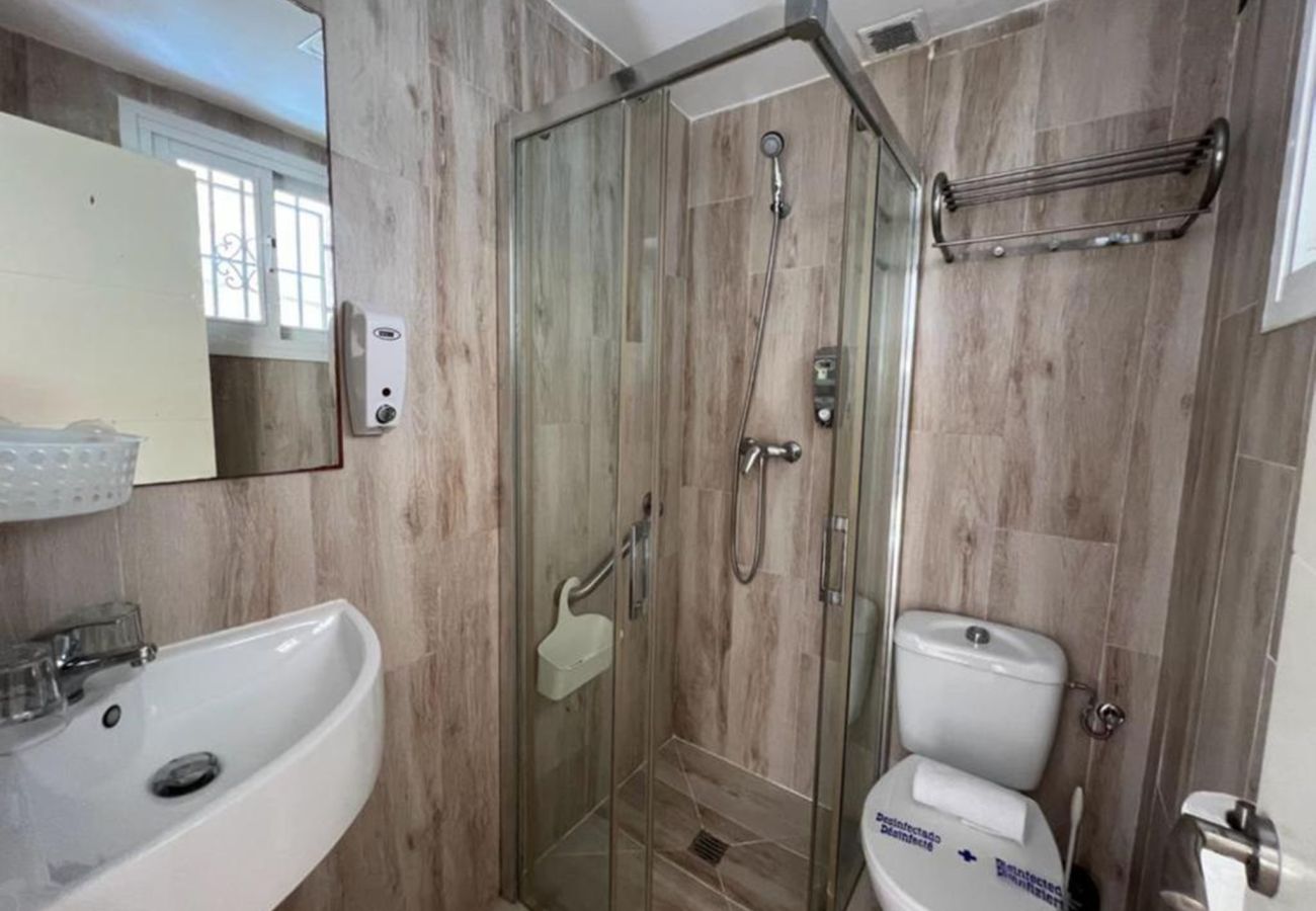 Alquiler por habitaciones en Cádiz - Habitación Hostal - IMAR