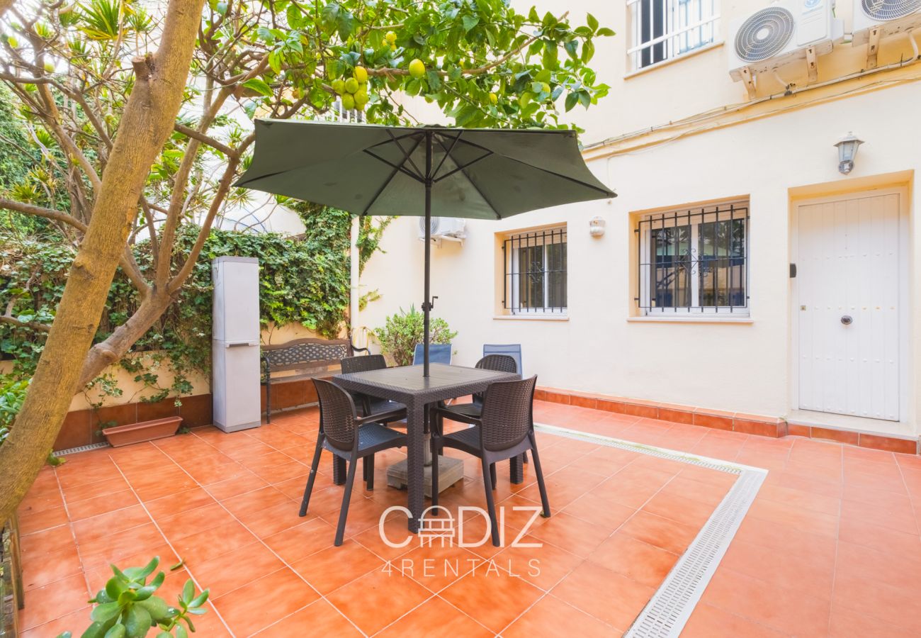 Apartamento en Cádiz - Apartamento con patio - Hostal IMAR by Cadiz4Rentals