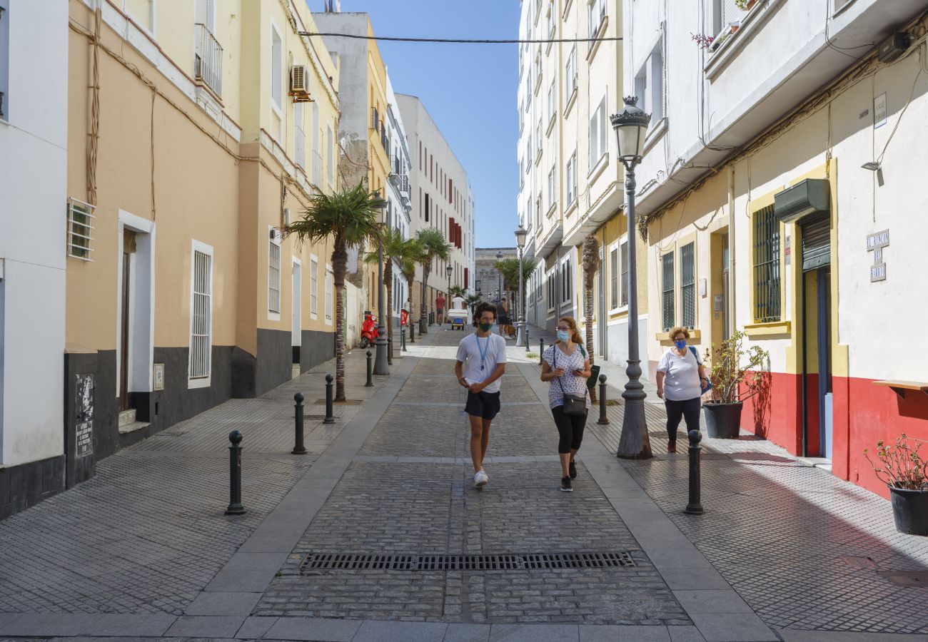 Estudi en Cádiz - Atico con terraza - BRUJULA by Cadiz4Rentals