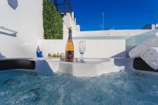 Apartament en Cádiz - Atico & Jacuzzi CRUZ by Cadiz4Rentals