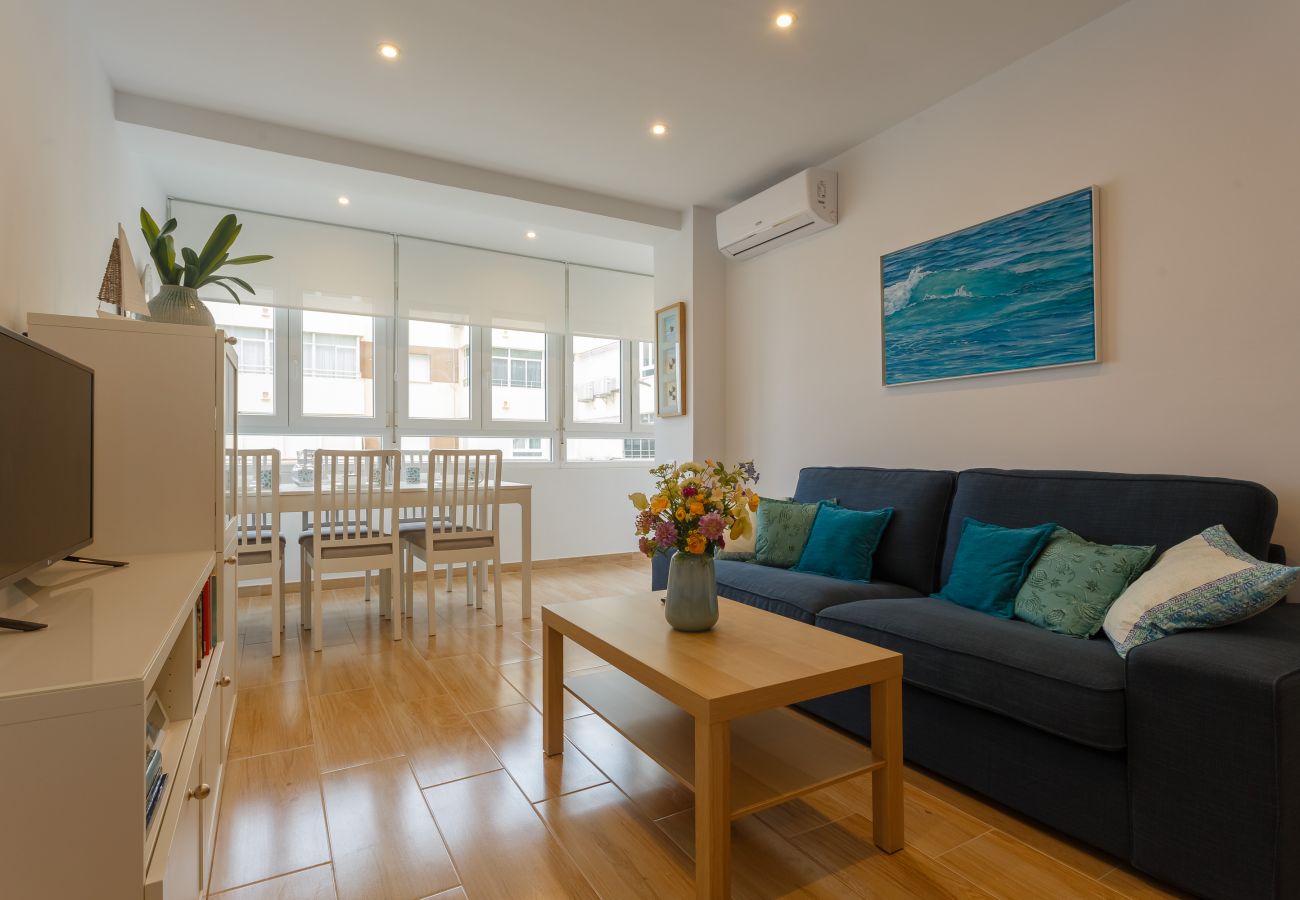 Apartment in Cádiz - Casa ROS PLAYA (free parking) by Cadiz4Rentals
